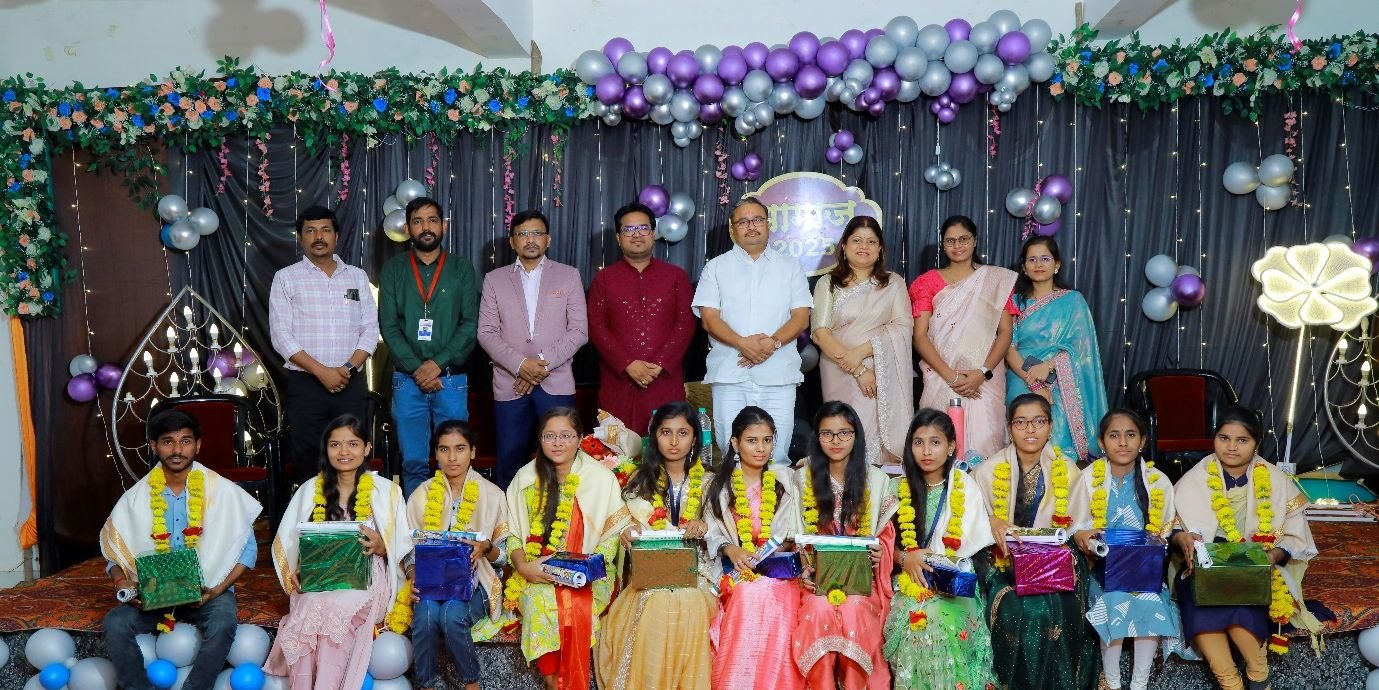 Meritorious pharmacy students holding their awards on stage